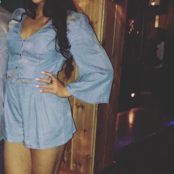 Bell sleeved romper - Picture 2 of 2